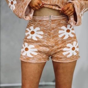 Daisy print shorts -